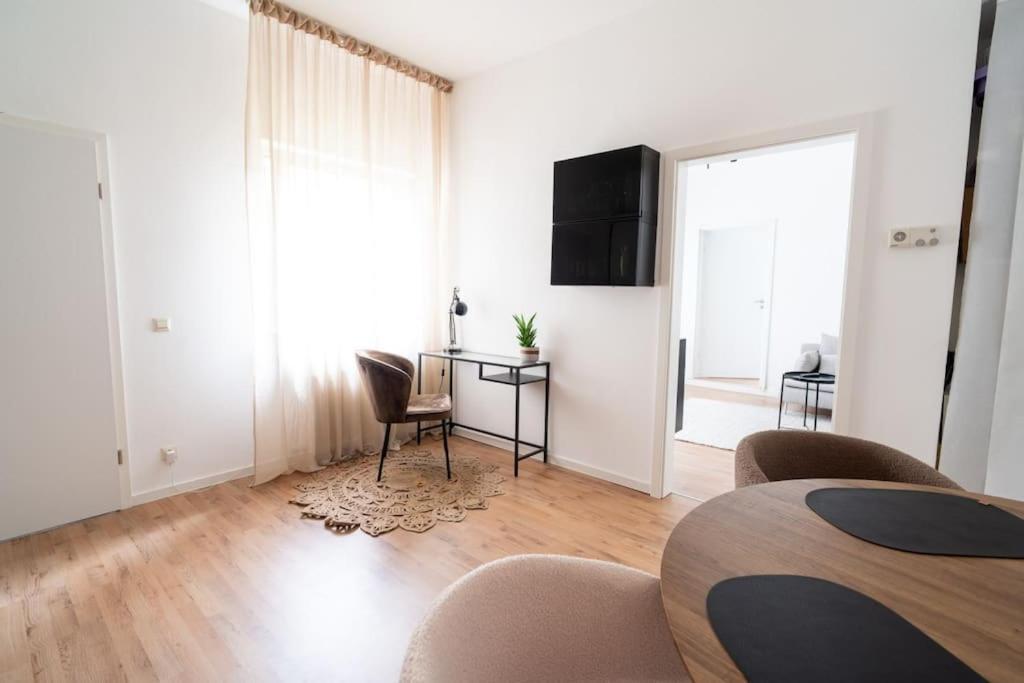 Wohnung Naehe Stadtzentrum Mit Wohnzimmer Und Kueche Koblenz  Exterior foto