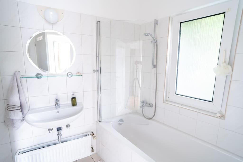 Wohnung Naehe Stadtzentrum Mit Wohnzimmer Und Kueche Koblenz  Exterior foto